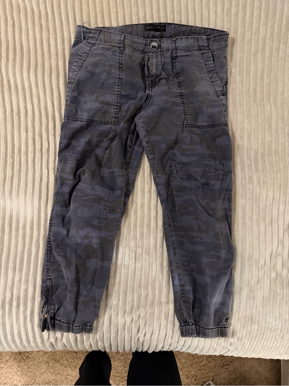 Sanctuary Navy Gray Camo Cargo Capris